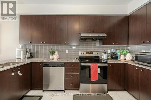 8 Haymarket Drive, Brampton, ON - Indoor Photo Showing Kitchen With Upgraded Kitchen