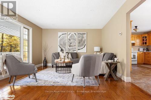 80 Stephenson Rd 7 E, Huntsville (Stephenson), ON - Indoor Photo Showing Living Room