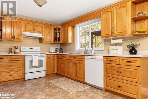 80 Stephenson Rd 7 E, Huntsville (Stephenson), ON - Indoor Photo Showing Kitchen