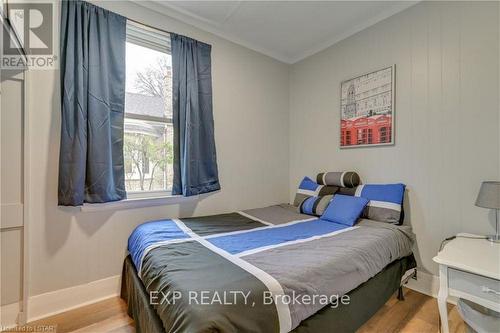 12 Cartwright Street, London, ON - Indoor Photo Showing Bedroom