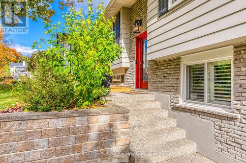 1241 Richards Crescent, Oakville, ON - Outdoor