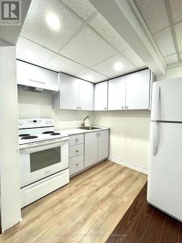 90 Archdekin Drive, Brampton, ON - Indoor Photo Showing Kitchen