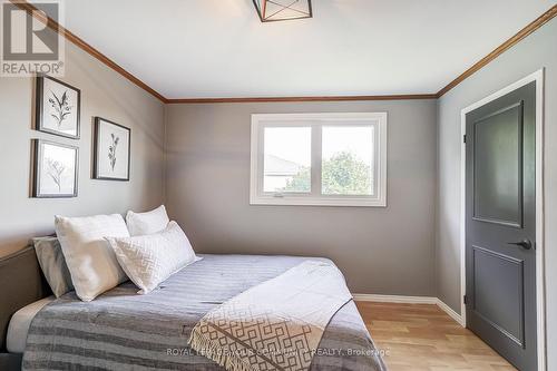 1 Oakmeadow Boulevard, Georgina, ON - Indoor Photo Showing Bedroom