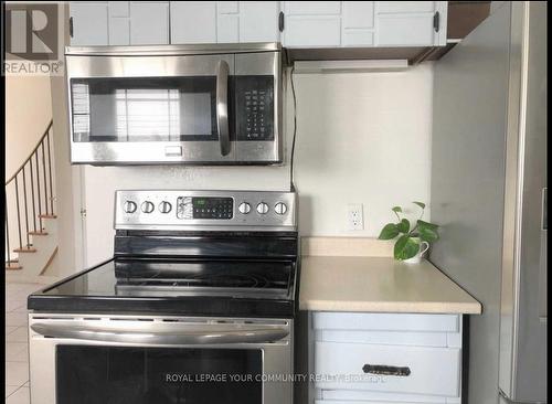 156 Snowshoe Crescent, Markham, ON - Indoor Photo Showing Kitchen