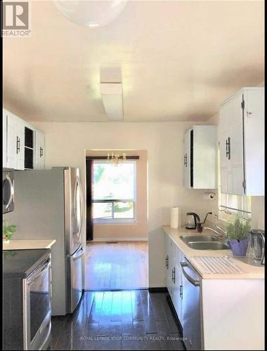 156 Snowshoe Crescent, Markham, ON - Indoor Photo Showing Kitchen With Double Sink