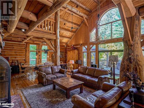 1400 Chemin Du Loup Road, Tiny, ON - Indoor Photo Showing Living Room