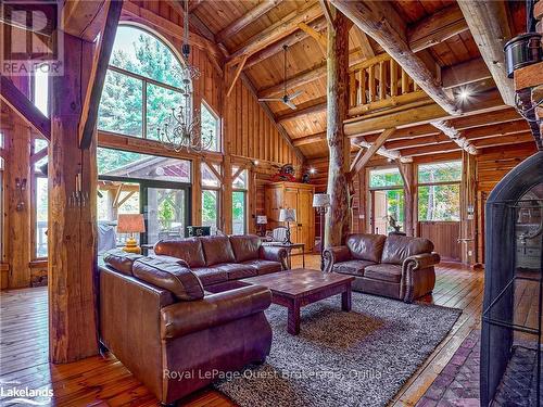 1400 Chemin Du Loup Road, Tiny, ON - Indoor Photo Showing Living Room