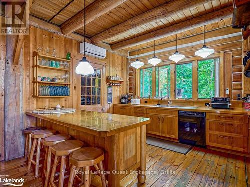 1400 Chemin Du Loup Road, Tiny, ON - Indoor Photo Showing Other Room