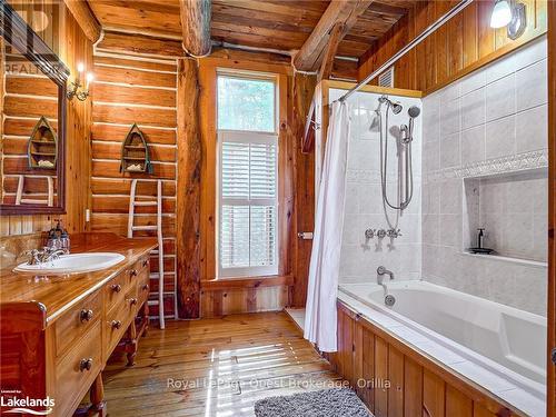 1400 Chemin Du Loup Road, Tiny, ON - Indoor Photo Showing Bathroom