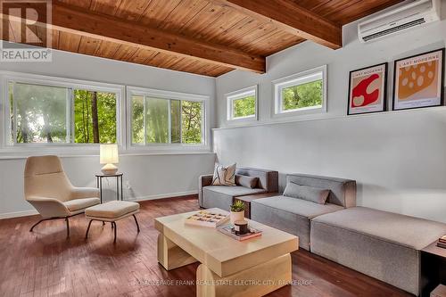 1 Montague Court, Peterborough (Monaghan), ON - Indoor Photo Showing Living Room