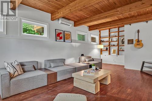 1 Montague Court, Peterborough (Monaghan), ON - Indoor Photo Showing Living Room