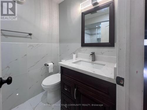 923 Golden Farmer Way, Mississauga, ON - Indoor Photo Showing Bathroom