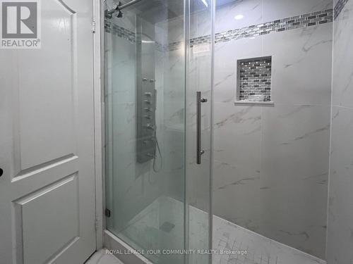 923 Golden Farmer Way, Mississauga, ON - Indoor Photo Showing Bathroom