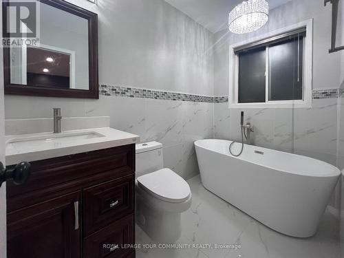 923 Golden Farmer Way, Mississauga, ON - Indoor Photo Showing Bathroom