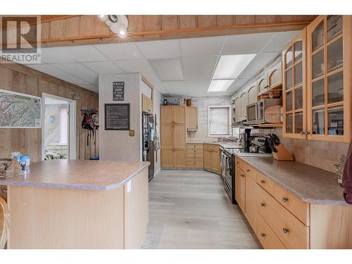 4661 Columere Road, Fairmont Hot Springs, BC - Indoor Photo Showing Kitchen