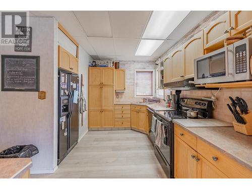 4661 Columere Road, Fairmont Hot Springs, BC - Indoor Photo Showing Kitchen