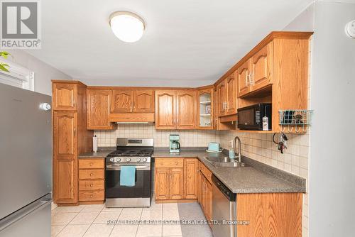 62 East 14Th Street, Hamilton, ON - Indoor Photo Showing Kitchen