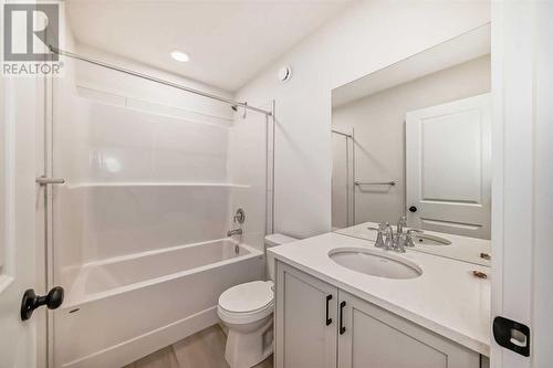 371 Sora Boulevard Se, Calgary, AB - Indoor Photo Showing Bathroom