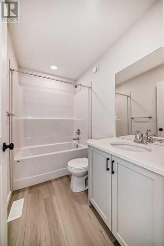 371 Sora Boulevard Se, Calgary, AB - Indoor Photo Showing Bathroom