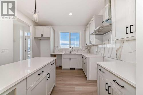 371 Sora Boulevard Se, Calgary, AB - Indoor Photo Showing Kitchen