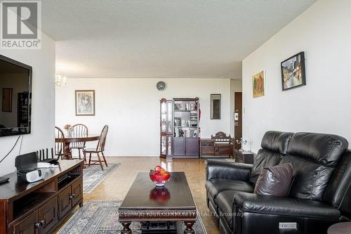 1606 - 133 Torresdale Avenue, Toronto, ON - Indoor Photo Showing Living Room