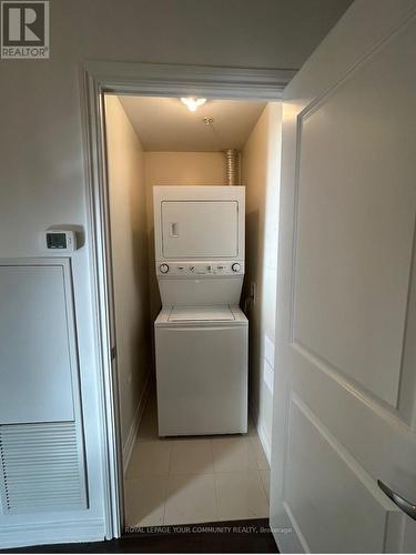 1116 - 9255 Jane Street, Vaughan, ON - Indoor Photo Showing Laundry Room