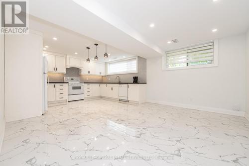 1204 Argreen Road, Mississauga, ON - Indoor Photo Showing Kitchen