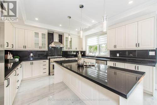 1204 Argreen Road, Mississauga, ON - Indoor Photo Showing Kitchen With Upgraded Kitchen