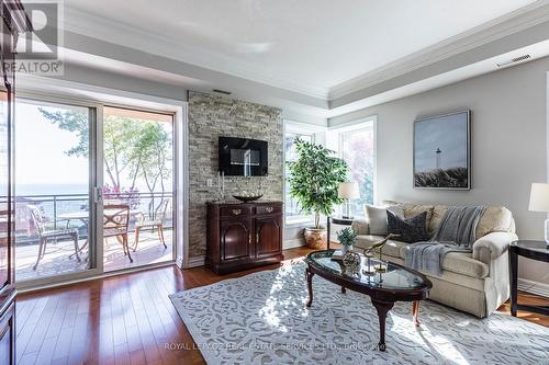 204 - 5340 Lakeshore Road, Burlington, ON - Indoor Photo Showing Living Room