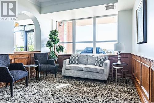 204 - 5340 Lakeshore Road, Burlington, ON - Indoor Photo Showing Living Room