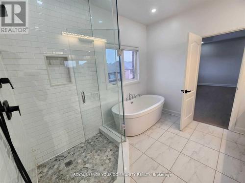 349 Chouinard Way, Aurora, ON - Indoor Photo Showing Bathroom