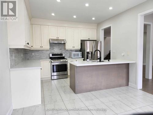 349 Chouinard Way, Aurora, ON - Indoor Photo Showing Kitchen