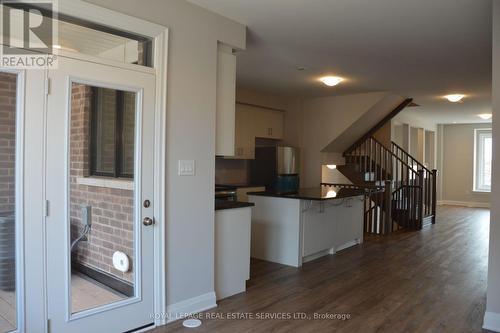 1208 Wheat Boom Drive, Oakville, ON - Indoor Photo Showing Kitchen