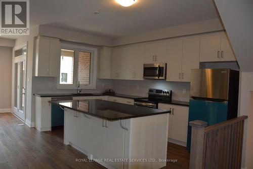 1208 Wheat Boom Drive, Oakville, ON - Indoor Photo Showing Kitchen