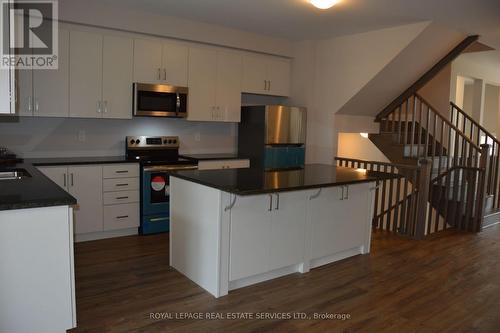 1208 Wheat Boom Drive, Oakville, ON - Indoor Photo Showing Kitchen