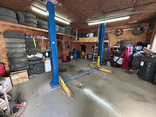 Atelier - 555 Rue Lavoisier, Repentigny (Repentigny), QC - Indoor Photo Showing Garage