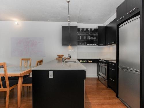 Kitchen - 2048-1414 Rue Chomedey, Montréal (Ville-Marie), QC - Indoor Photo Showing Kitchen With Upgraded Kitchen