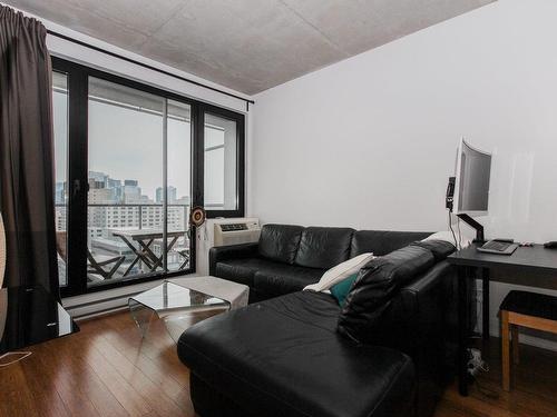 Living room - 2048-1414 Rue Chomedey, Montréal (Ville-Marie), QC - Indoor Photo Showing Living Room