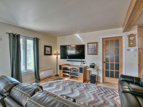 Living room - 1136 Ch. De Val-Des-Lacs, Sainte-Sophie, QC - Indoor Photo Showing Living Room