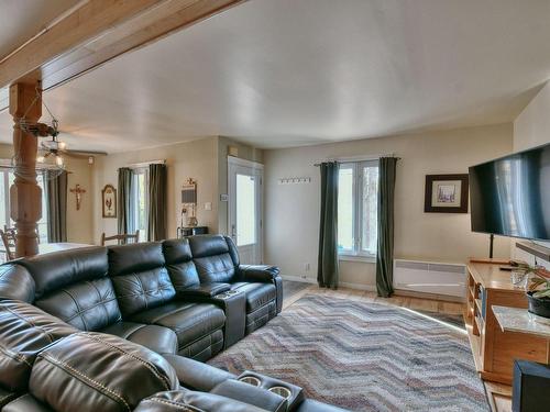 Living room - 1136 Ch. De Val-Des-Lacs, Sainte-Sophie, QC - Indoor Photo Showing Living Room