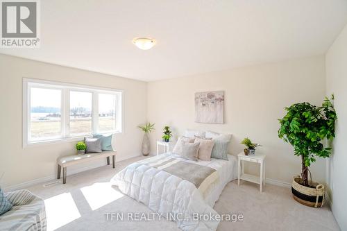 266 Explorer Way, Thorold, ON - Indoor Photo Showing Bedroom