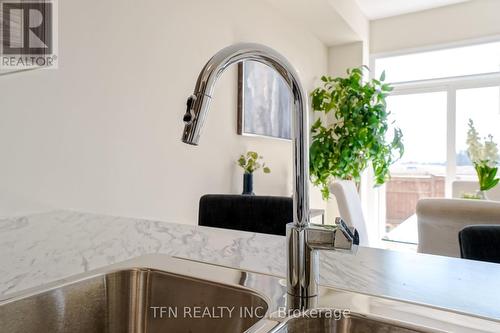 266 Explorer Way, Thorold, ON - Indoor Photo Showing Kitchen