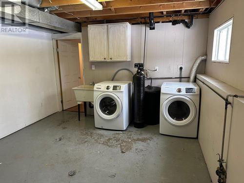 235 Willow Drive, Tumbler Ridge, BC - Indoor Photo Showing Laundry Room