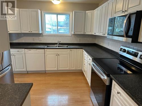 235 Willow Drive, Tumbler Ridge, BC - Indoor Photo Showing Kitchen With Double Sink