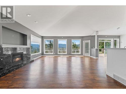 947 Purcell Court, Kelowna, BC - Indoor Photo Showing Living Room With Fireplace