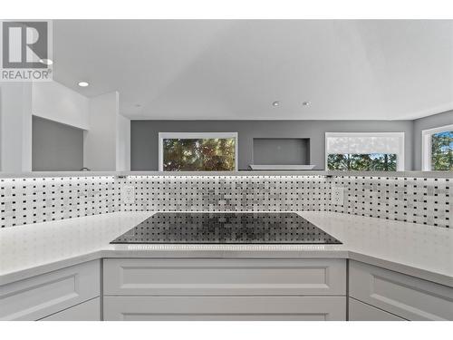 947 Purcell Court, Kelowna, BC - Indoor Photo Showing Kitchen