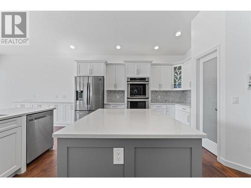 947 Purcell Court, Kelowna, BC - Indoor Photo Showing Kitchen With Upgraded Kitchen