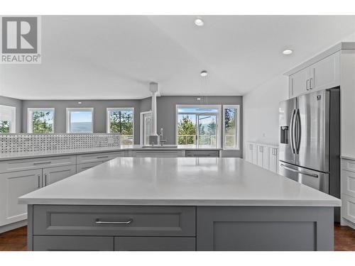 947 Purcell Court, Kelowna, BC - Indoor Photo Showing Kitchen