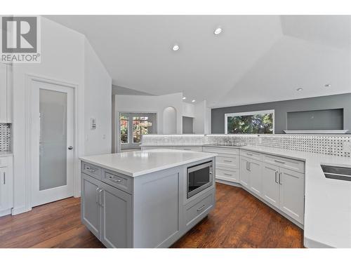 947 Purcell Court, Kelowna, BC - Indoor Photo Showing Kitchen