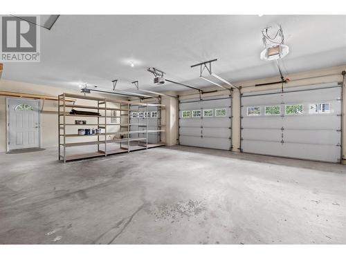 947 Purcell Court, Kelowna, BC - Indoor Photo Showing Garage